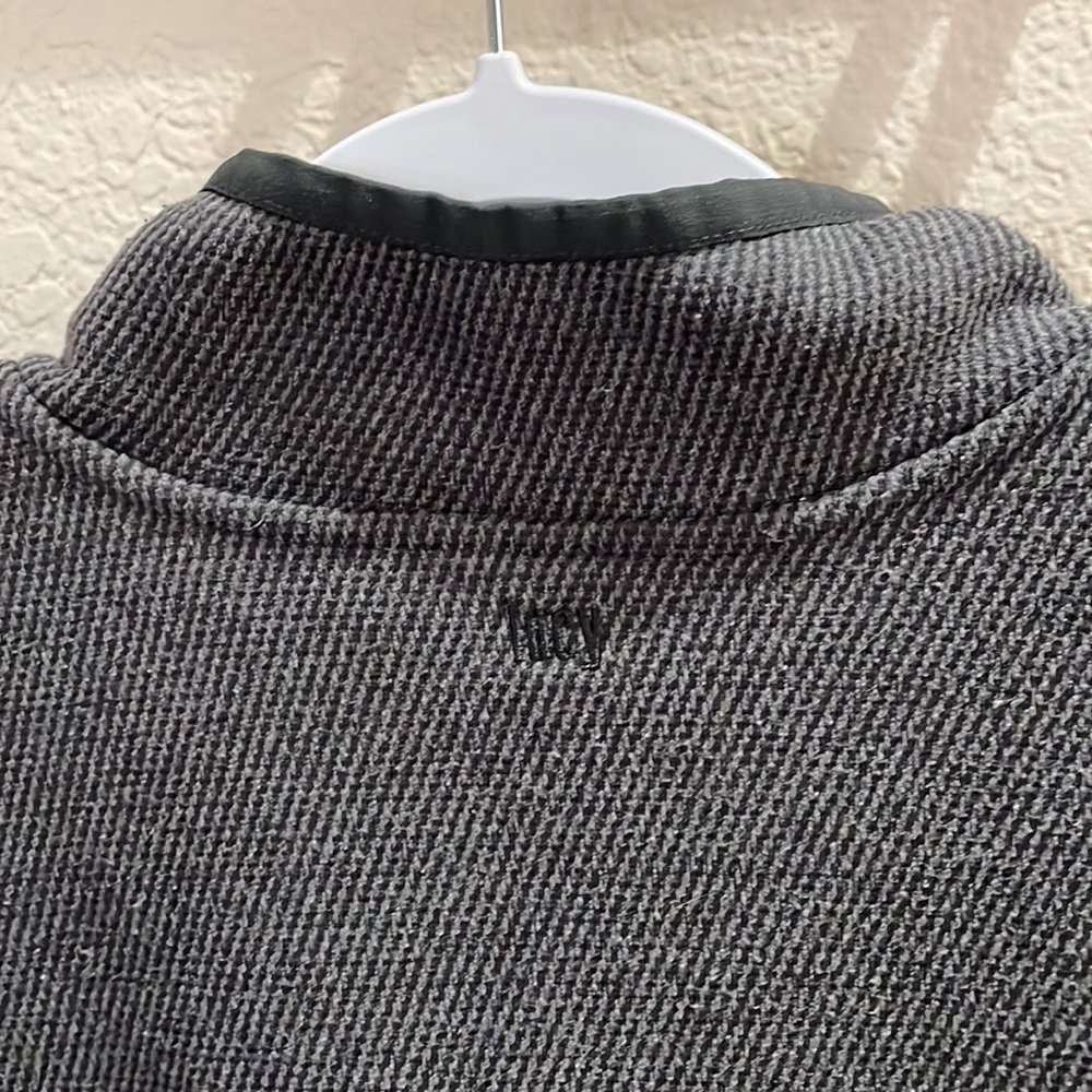 🧥 - Picture 5 of 6